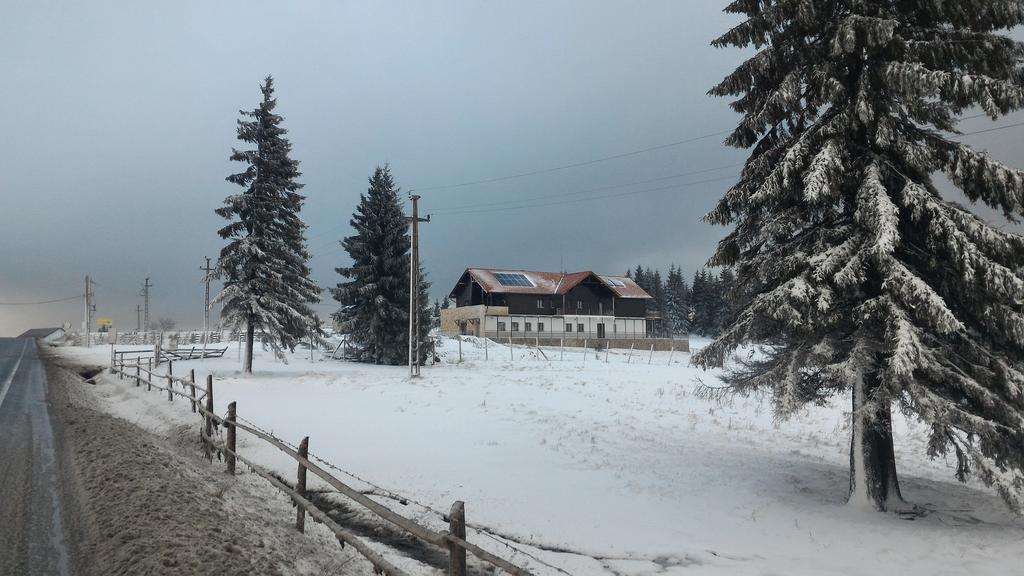 Pensiunea Agroturistica Eden Piatra Fantanele Exterior photo